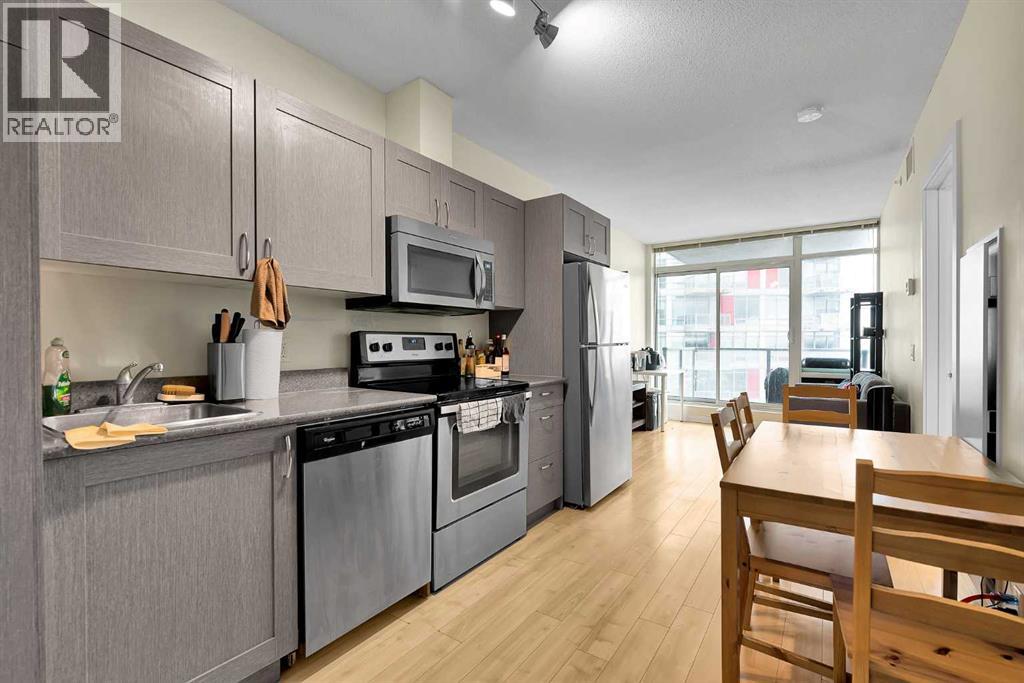 804, 30 Brentwood Common Nw, Calgary, Alberta  T2L 2L8 - Photo 2 - A2294273