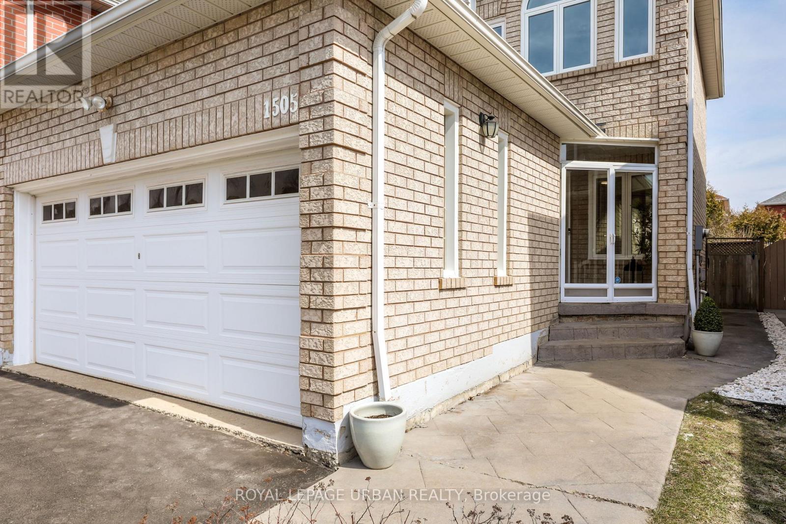 1505 Garland Crescent, Pickering, Ontario  L1V 7B3 - Photo 2 - E12922386