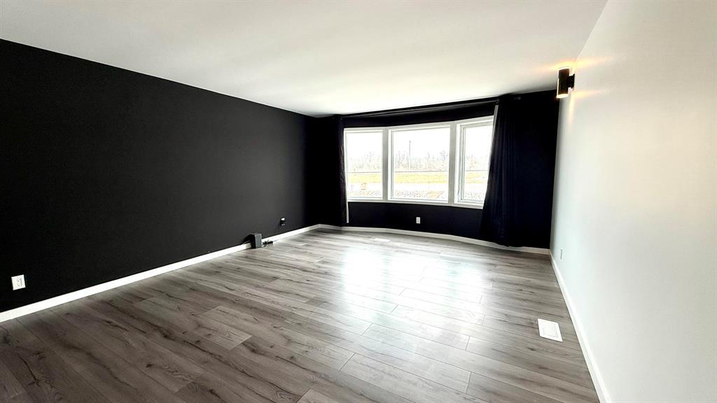 64 Grant Street, Otterburne, Manitoba  R0A 1G0 - Photo 2 - 202605500