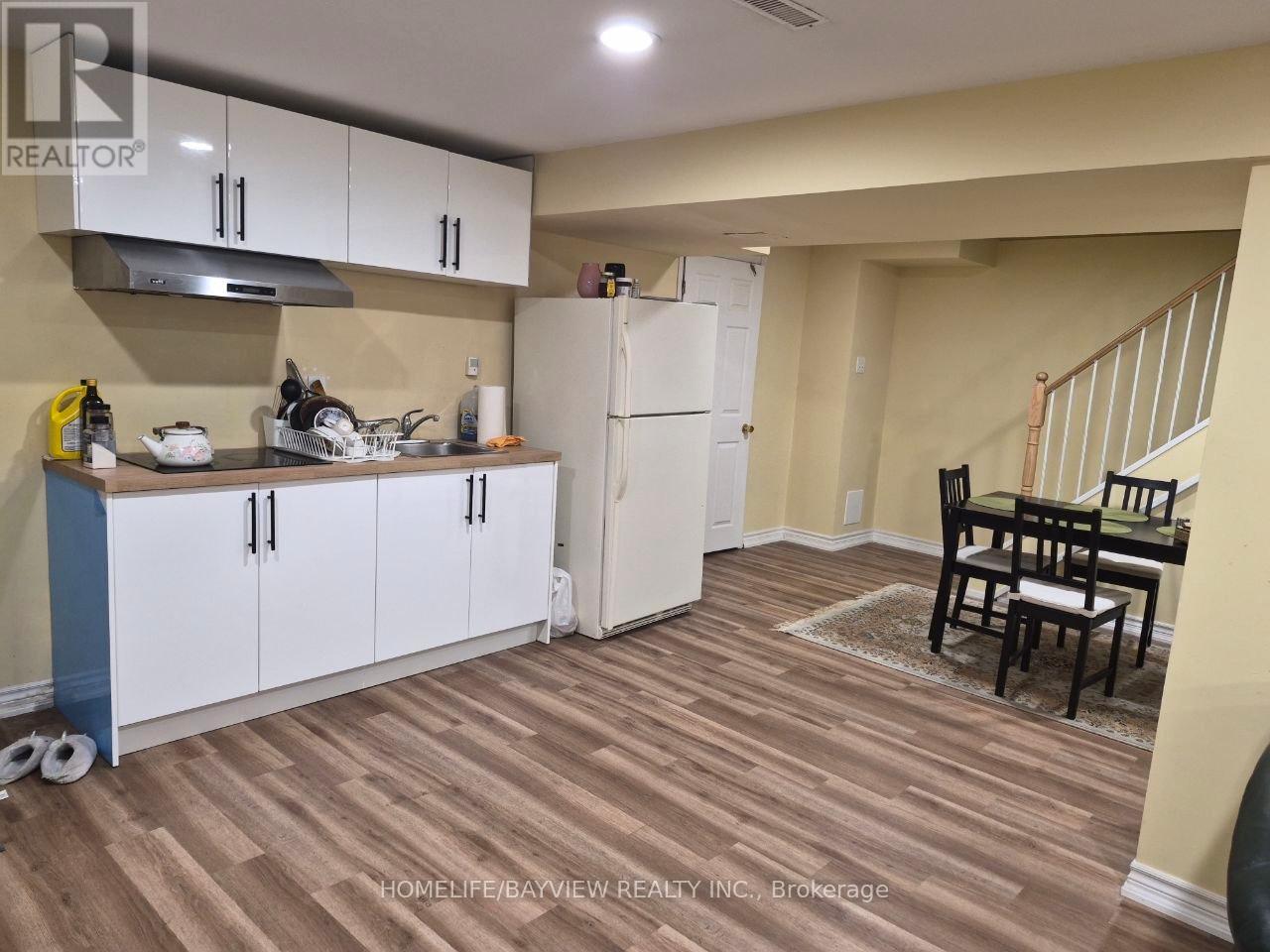 27 Glenmanor Way, Vaughan, Ontario  L4J 3A3 - Photo 5 - N12922330