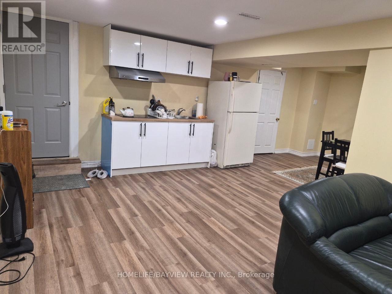 27 Glenmanor Way, Vaughan, Ontario  L4J 3A3 - Photo 6 - N12922330