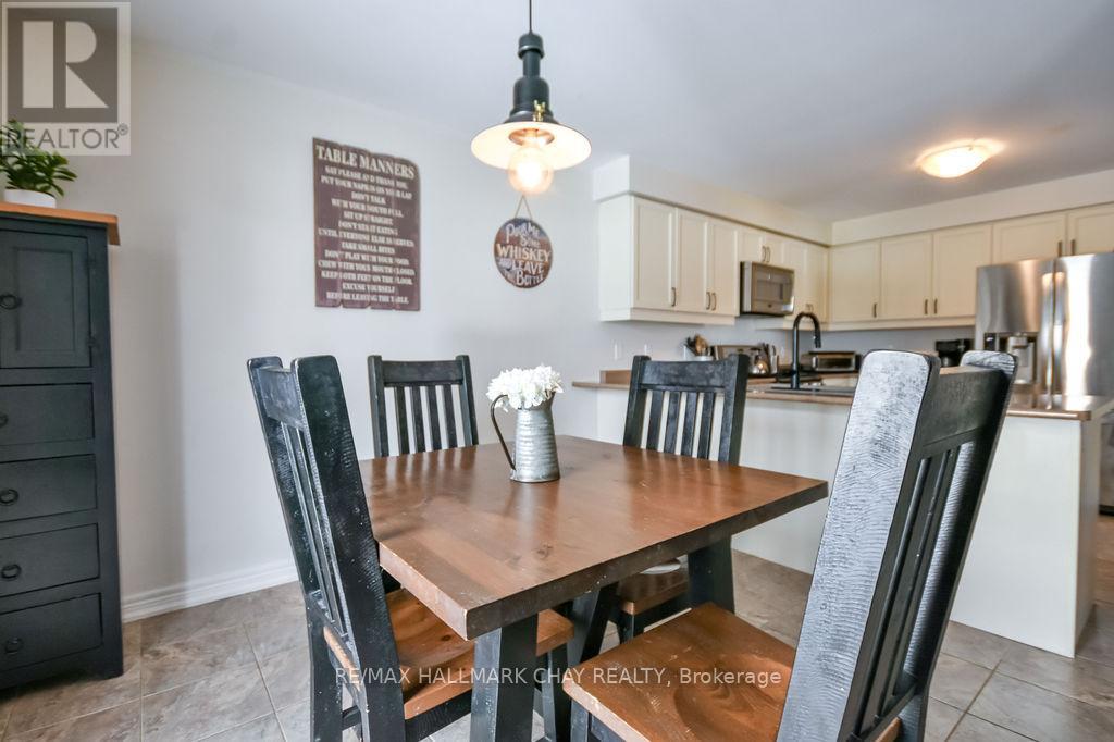 212 Maplewood Drive, Essa (Angus), Ontario  L0L 1B4 - Photo 12 - N12922370