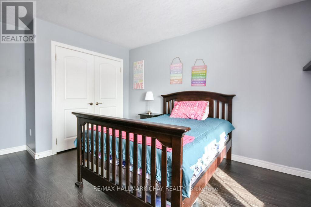 212 Maplewood Drive, Essa (Angus), Ontario  L0L 1B4 - Photo 21 - N12922370