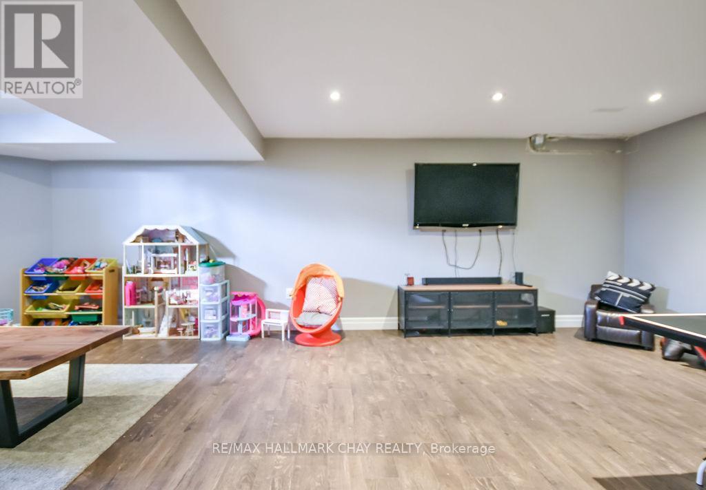 212 Maplewood Drive, Essa (Angus), Ontario  L0L 1B4 - Photo 28 - N12922370