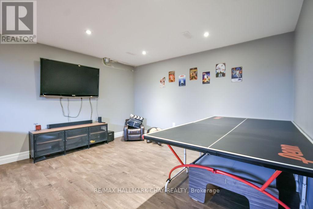 212 Maplewood Drive, Essa (Angus), Ontario  L0L 1B4 - Photo 29 - N12922370