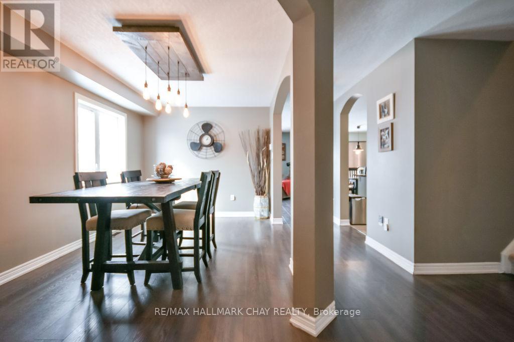 212 Maplewood Drive, Essa (Angus), Ontario  L0L 1B4 - Photo 4 - N12922370