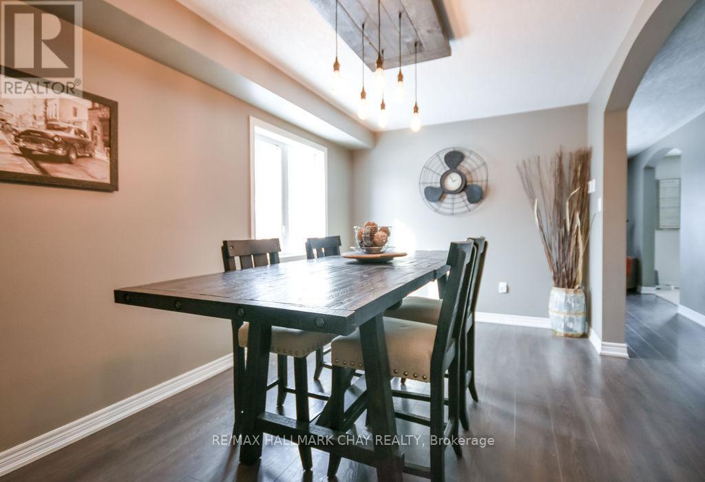 212 Maplewood Drive, Essa (Angus), Ontario  L0L 1B4 - Photo 5 - N12922370