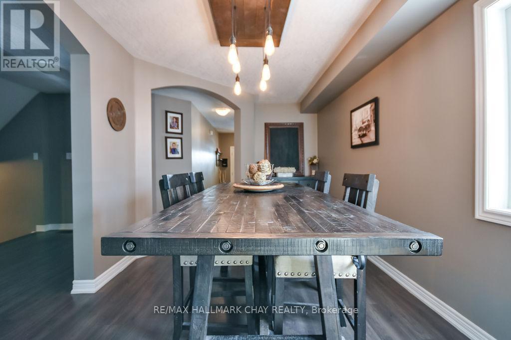 212 Maplewood Drive, Essa (Angus), Ontario  L0L 1B4 - Photo 6 - N12922370