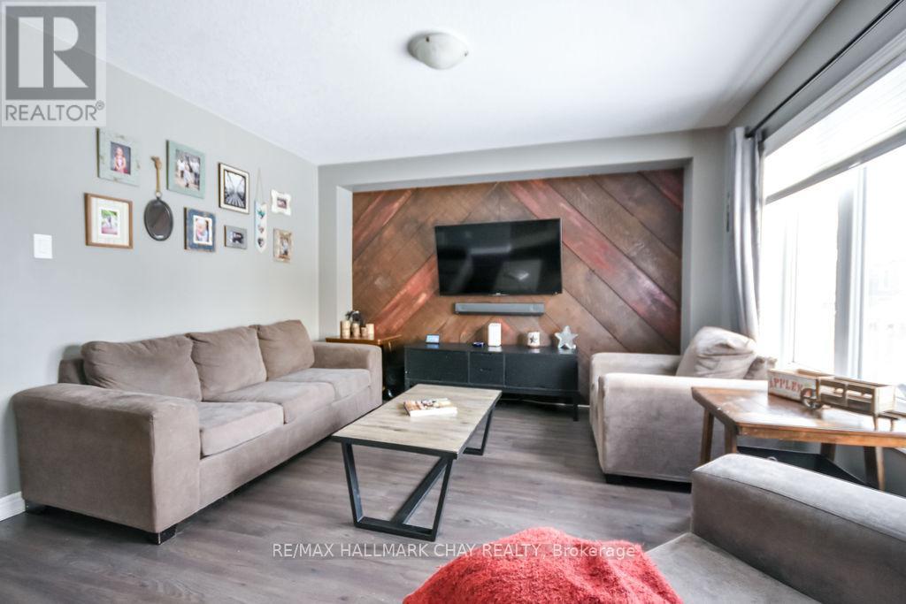 212 Maplewood Drive, Essa (Angus), Ontario  L0L 1B4 - Photo 7 - N12922370