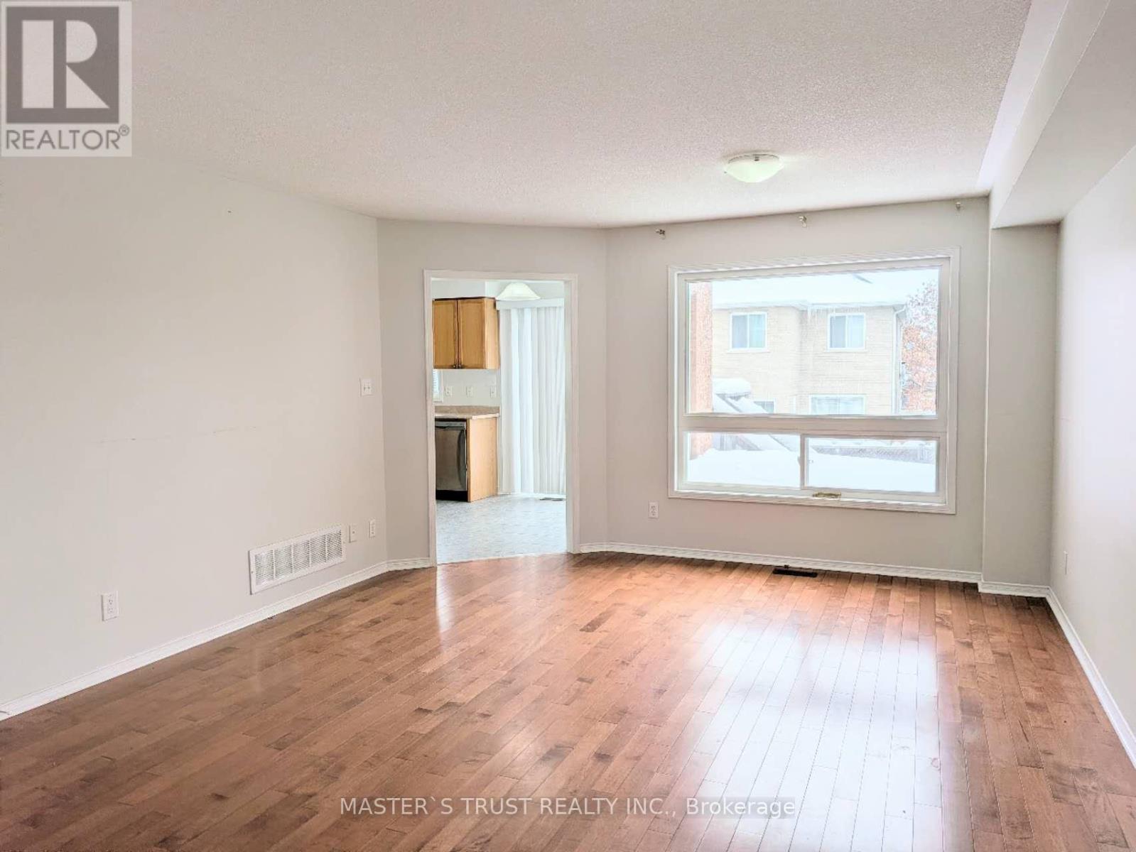 66 Gail Parks Crescent, Newmarket, Ontario  L3X 3B9 - Photo 5 - N12922420