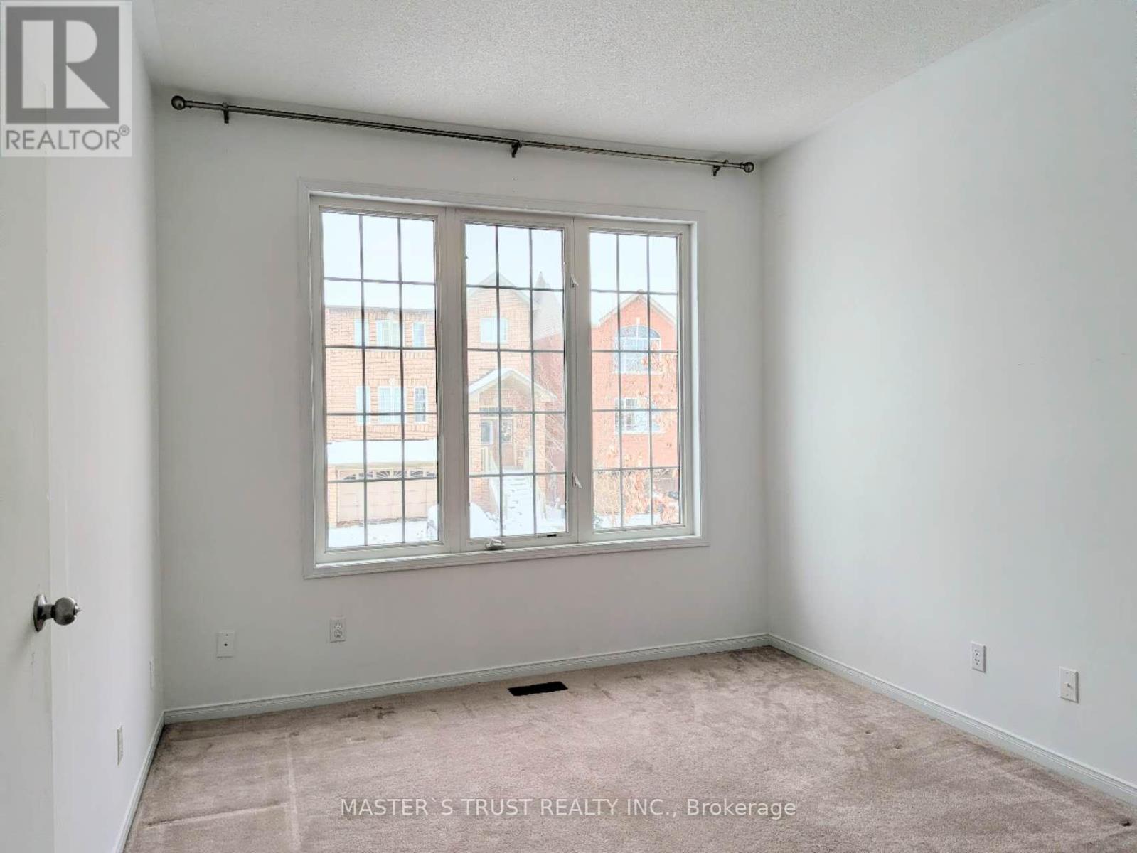 66 Gail Parks Crescent, Newmarket, Ontario  L3X 3B9 - Photo 9 - N12922420