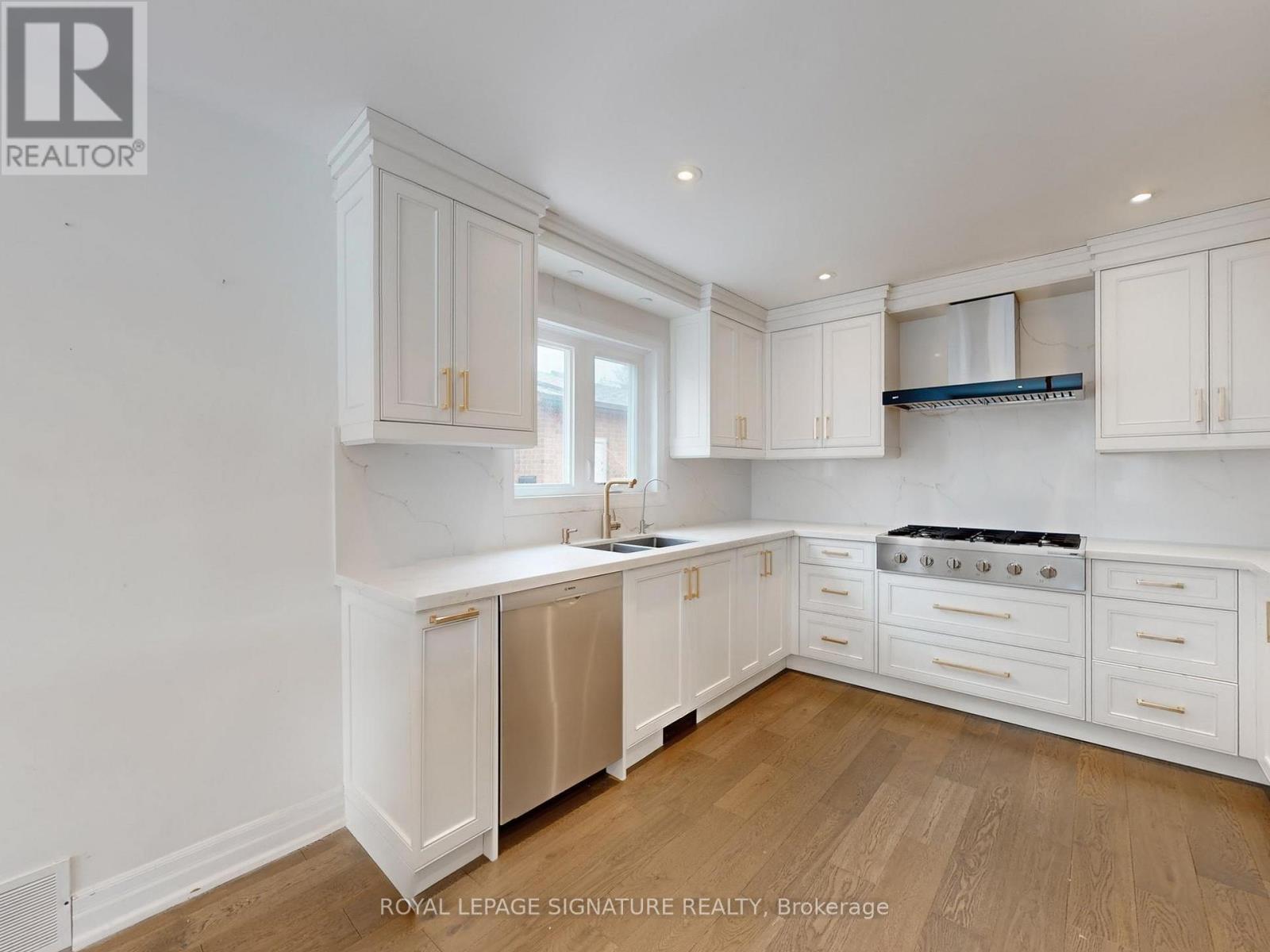 98 Golf Links Drive, Aurora, Ontario  L4G 3V3 - Photo 10 - N12922426