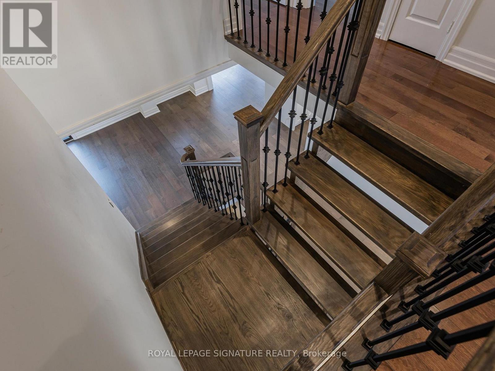 98 Golf Links Drive, Aurora, Ontario  L4G 3V3 - Photo 17 - N12922426