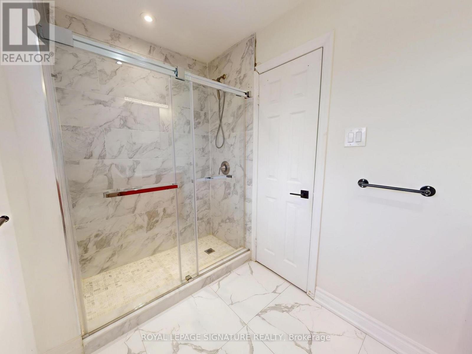 98 Golf Links Drive, Aurora, Ontario  L4G 3V3 - Photo 20 - N12922426