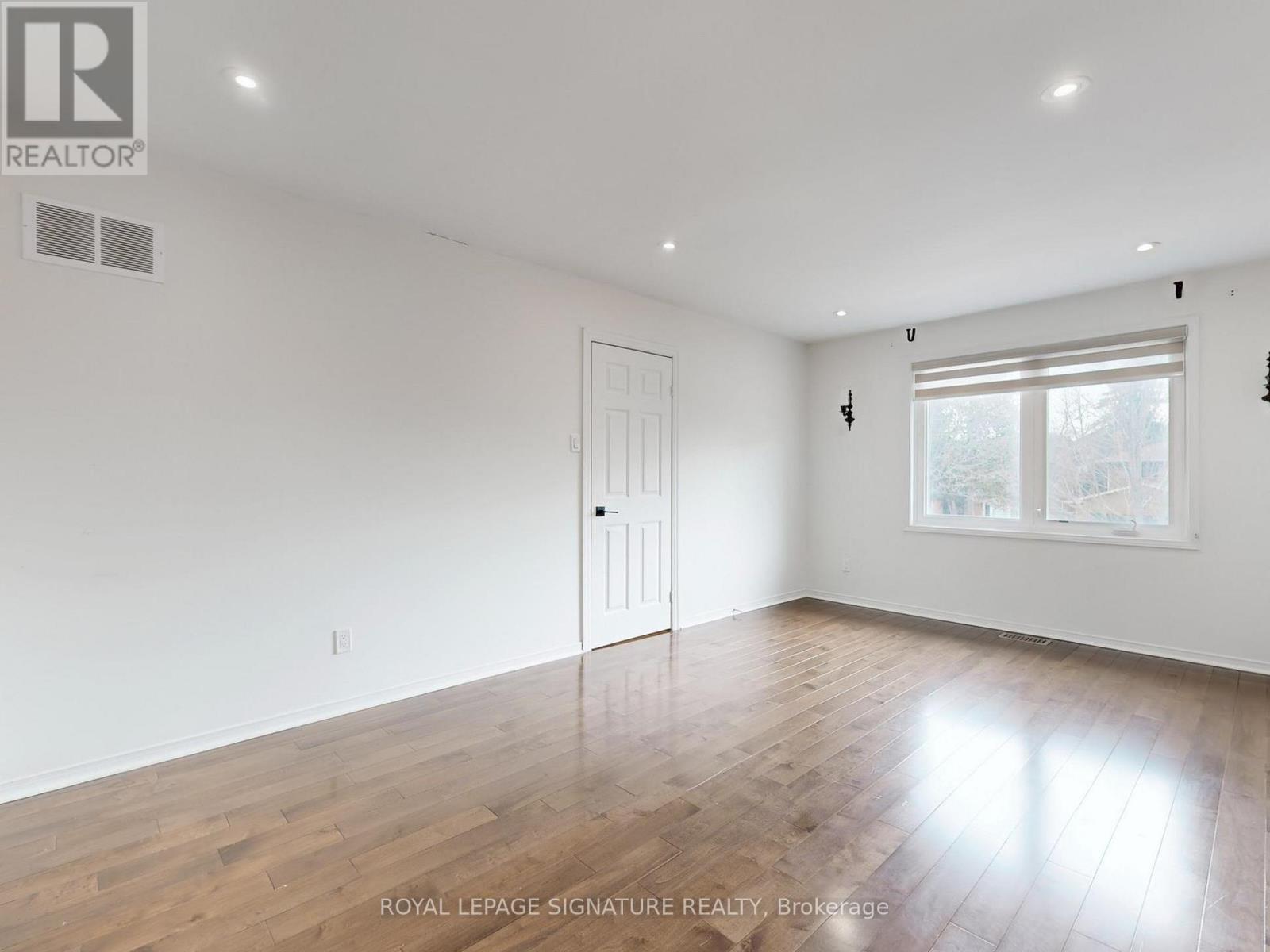 98 Golf Links Drive, Aurora, Ontario  L4G 3V3 - Photo 21 - N12922426