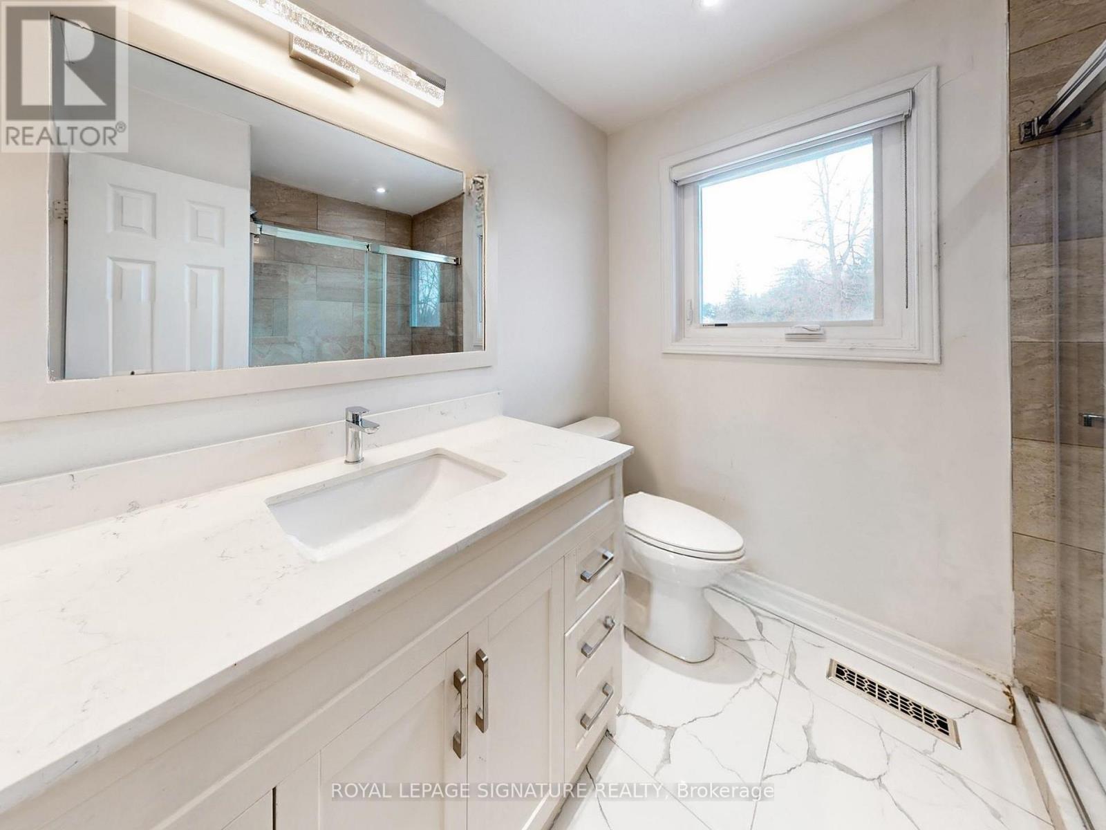 98 Golf Links Drive, Aurora, Ontario  L4G 3V3 - Photo 24 - N12922426