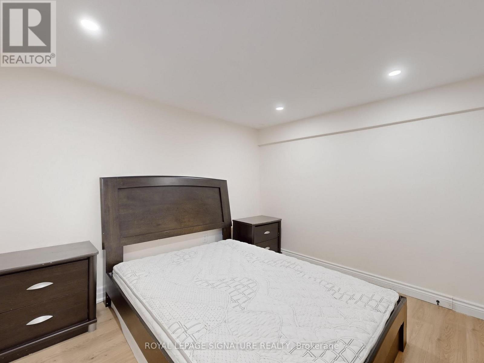 98 Golf Links Drive, Aurora, Ontario  L4G 3V3 - Photo 31 - N12922426