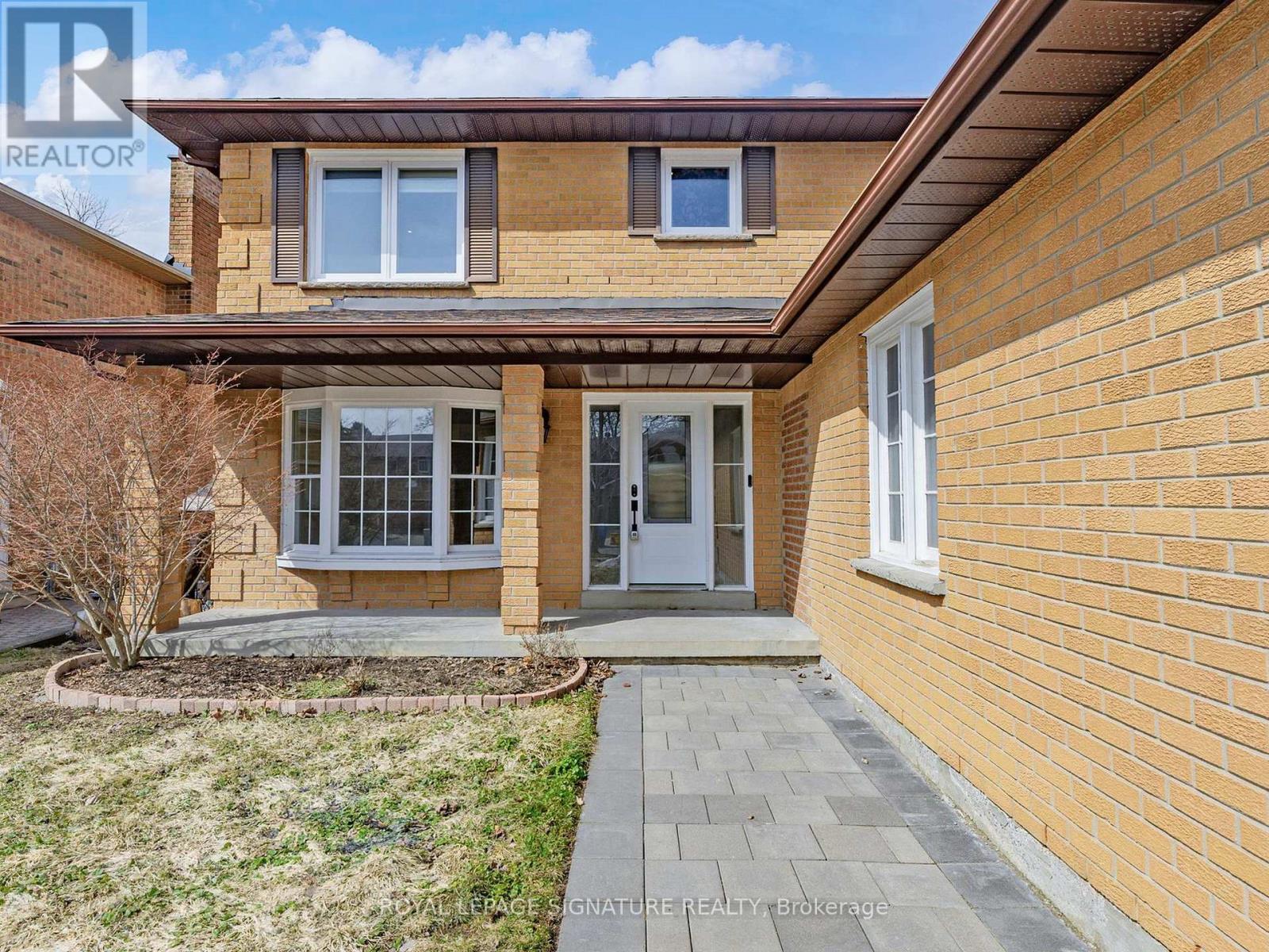 98 Golf Links Drive, Aurora, Ontario  L4G 3V3 - Photo 4 - N12922426