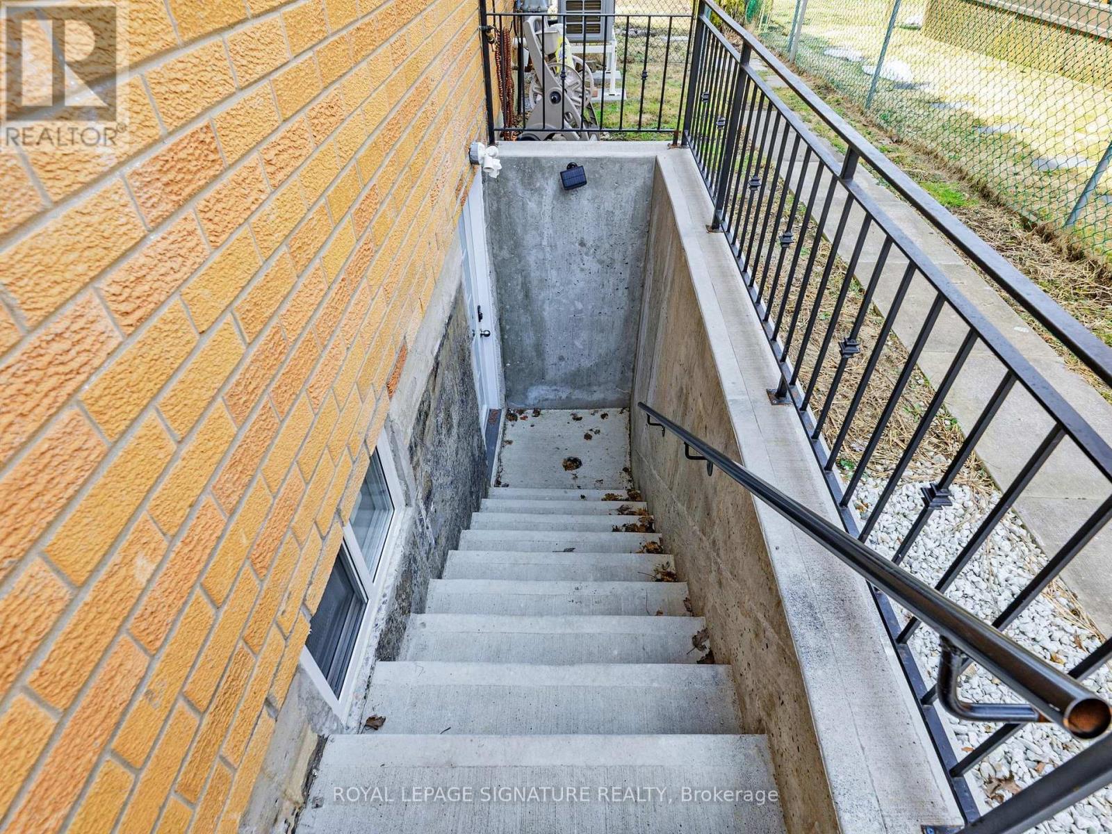 98 Golf Links Drive, Aurora, Ontario  L4G 3V3 - Photo 41 - N12922426