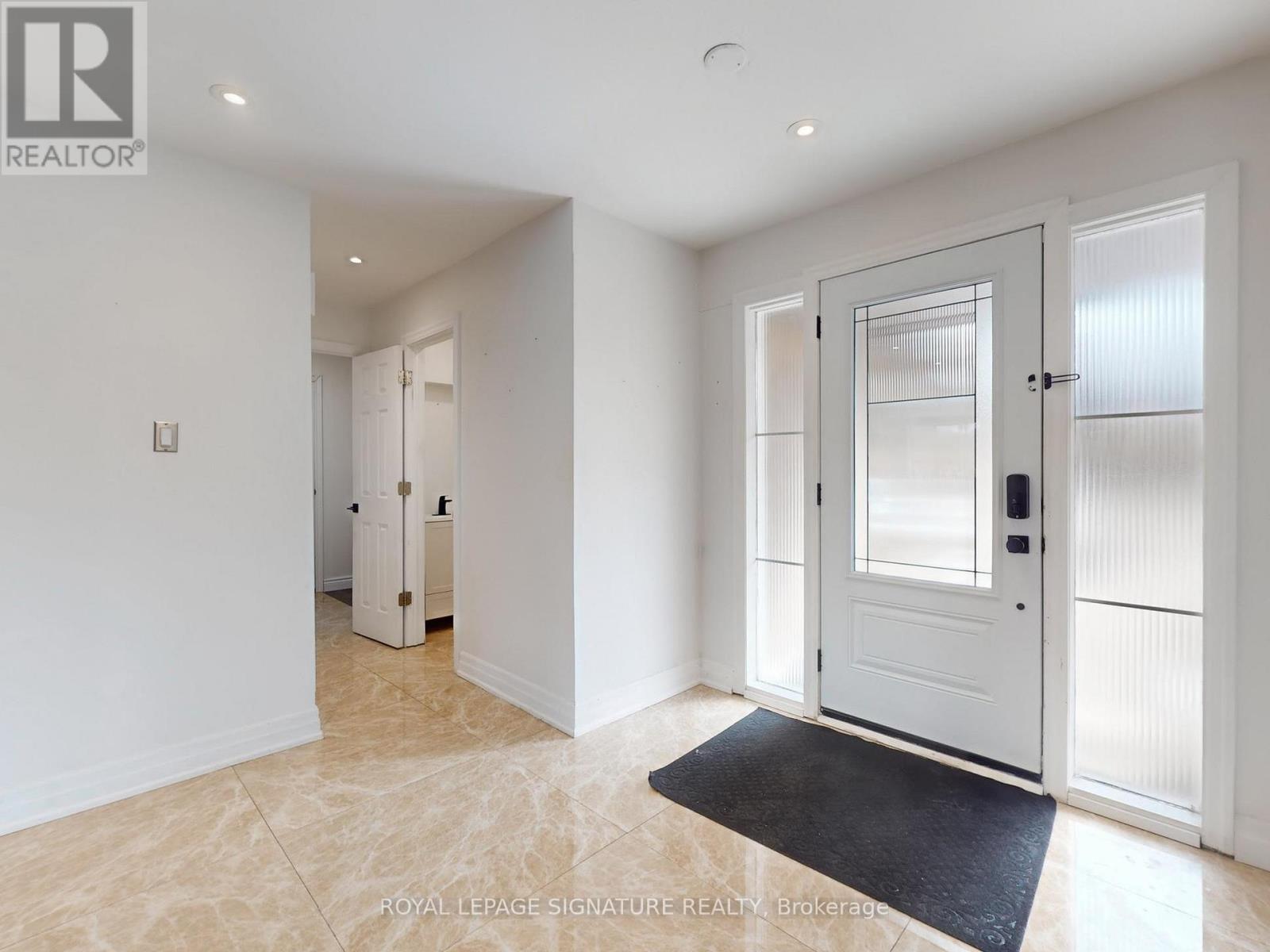 98 Golf Links Drive, Aurora, Ontario  L4G 3V3 - Photo 7 - N12922426