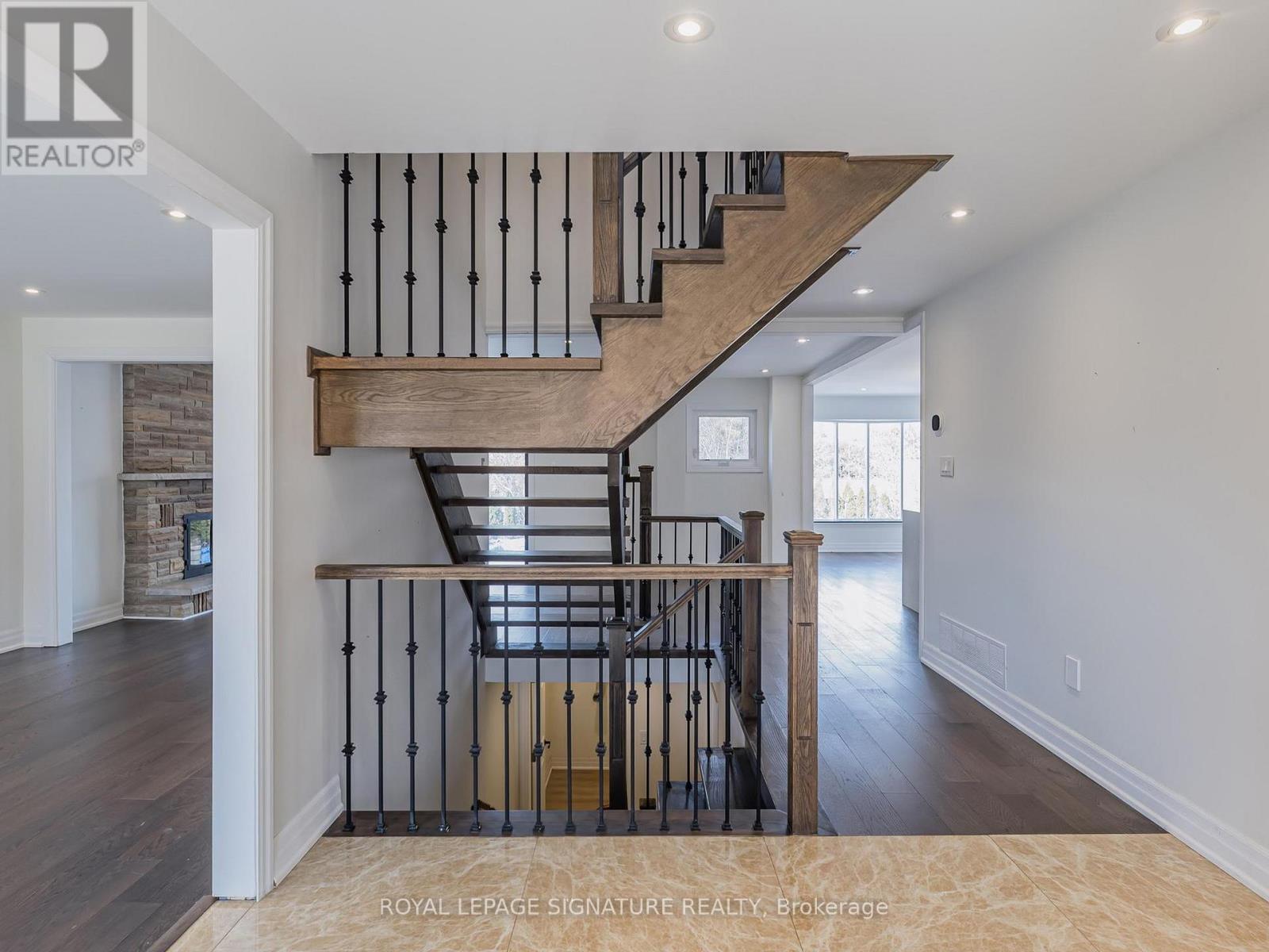 98 Golf Links Drive, Aurora, Ontario  L4G 3V3 - Photo 8 - N12922426