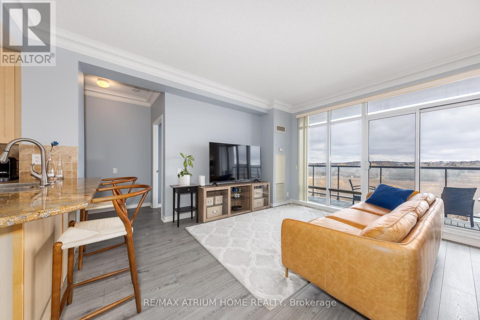 714 - 11121 Yonge Street, Richmond Hill, Ontario  L4C 0S7 - Photo 2 - N12922428