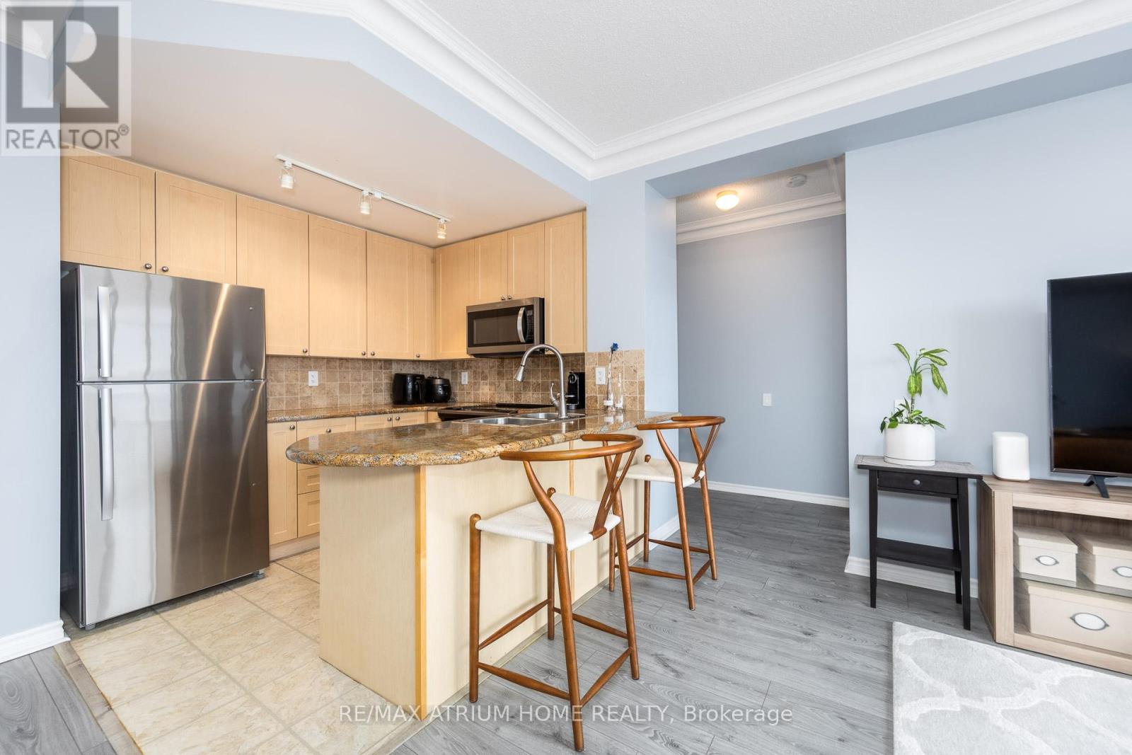 714 - 11121 Yonge Street, Richmond Hill, Ontario  L4C 0S7 - Photo 8 - N12922428