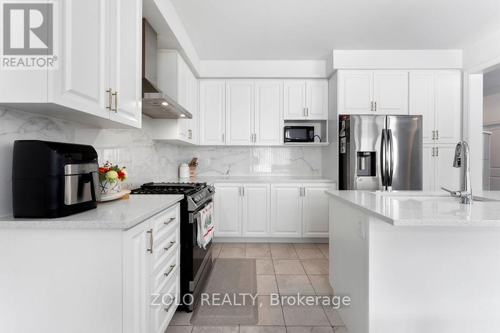 23 Kingsbury Trail, Barrie, Ontario  L9J 0W8 - Photo 11 - S12922412