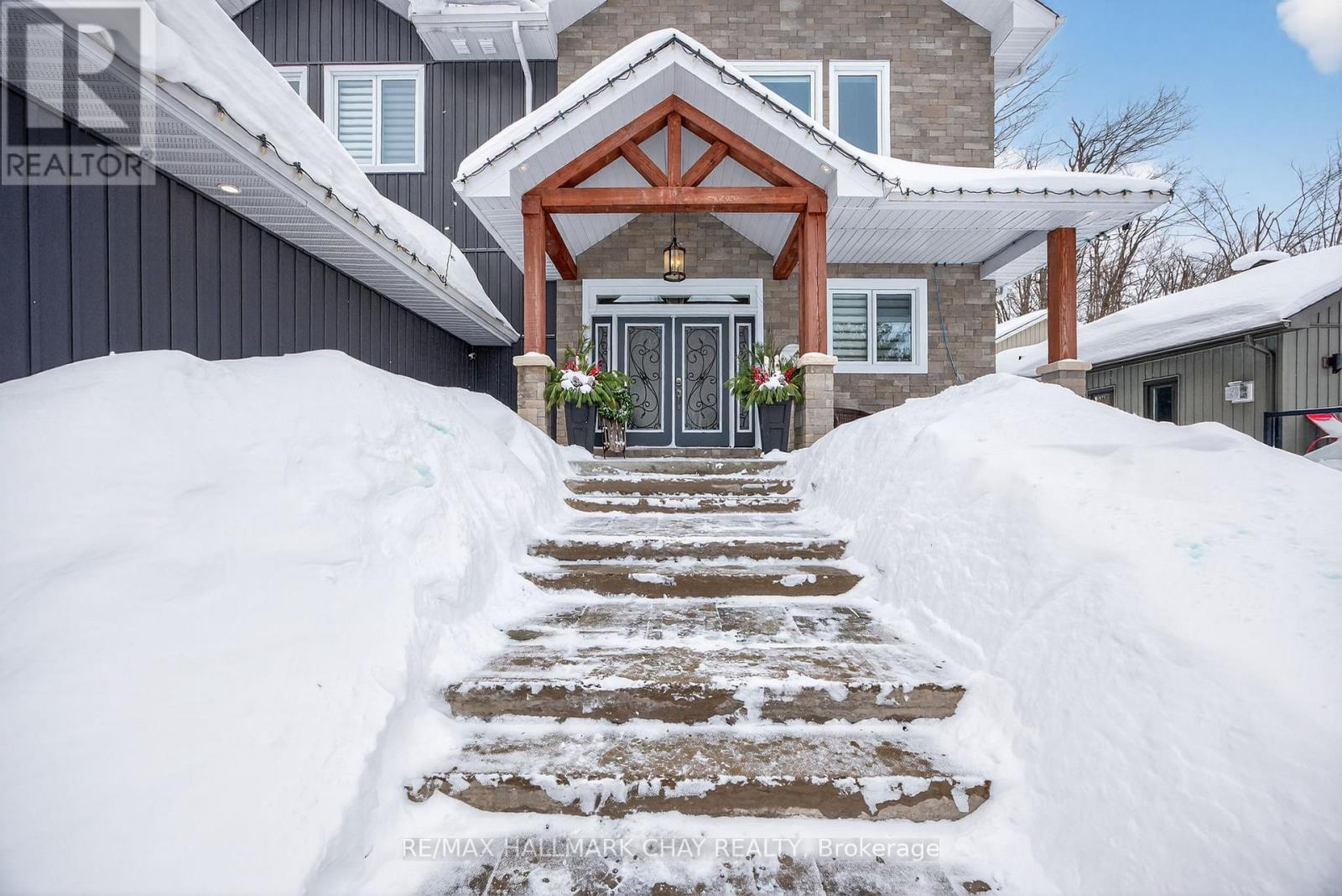 17 Pine Ridge Trail, Oro-Medonte (Horseshoe Valley), Ontario  L4M 4Y8 - Photo 3 - S12922430