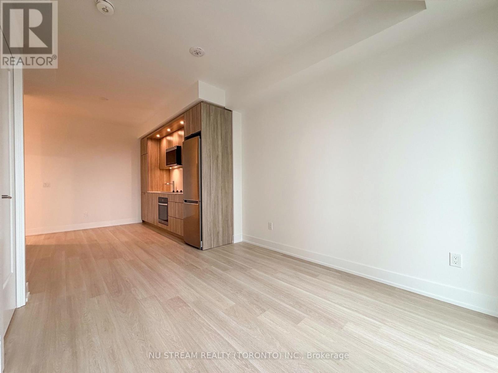 1110 - 60 Central Park Roadway, Toronto, Ontario  M9A 0E6 - Photo 4 - W12922356