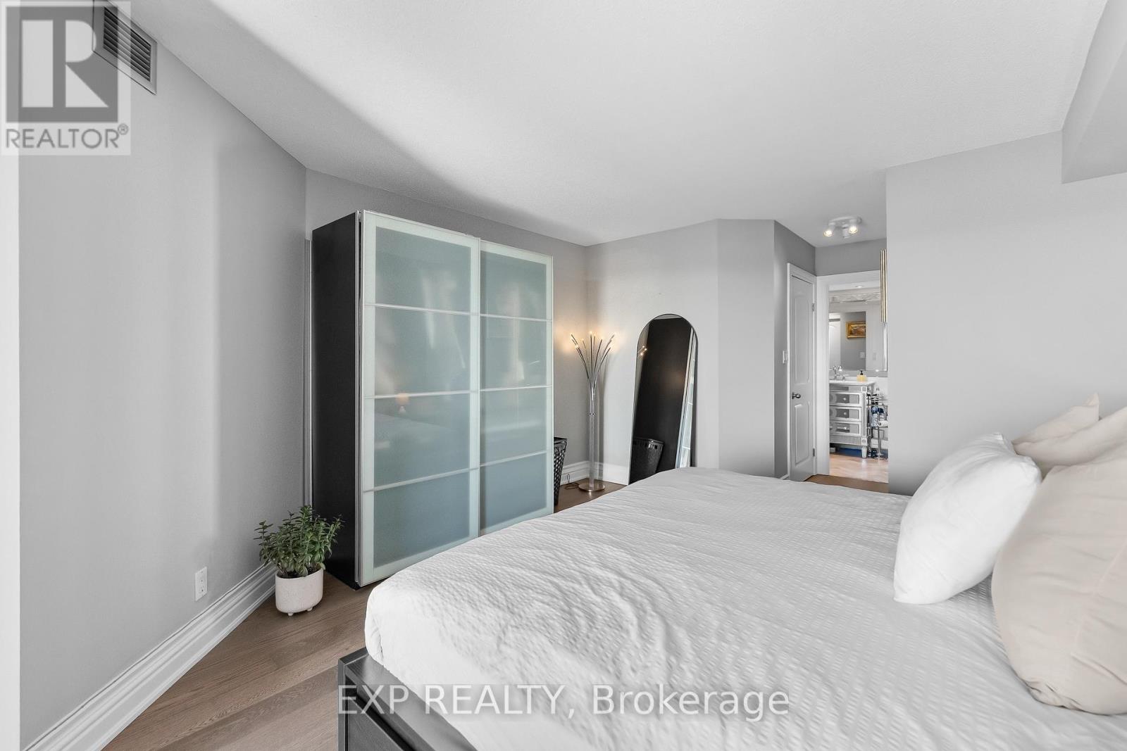 918 - 2261 Lake Shore Boulevard W, Toronto, Ontario  M8V 3X1 - Photo 21 - W12922362