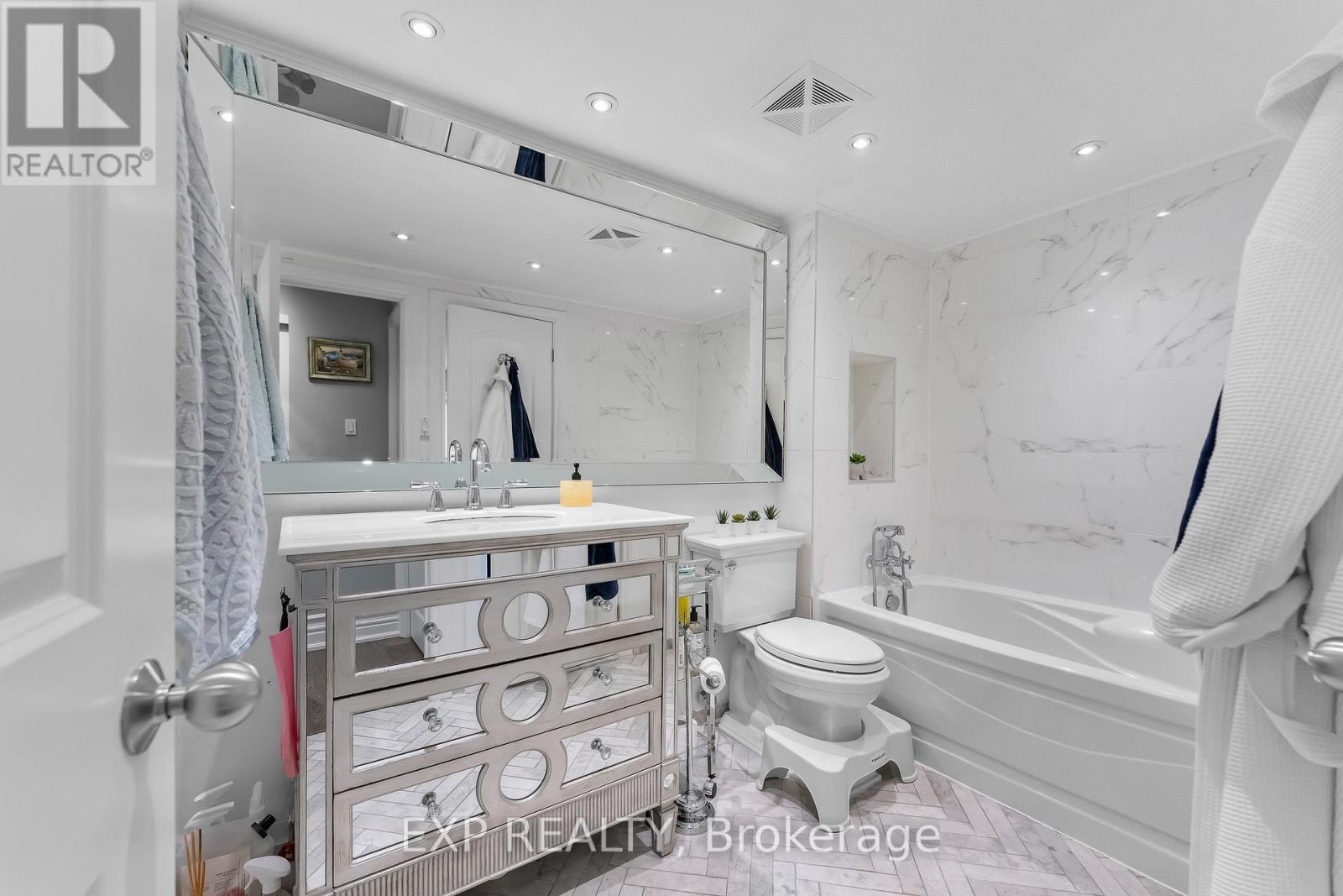 918 - 2261 Lake Shore Boulevard W, Toronto, Ontario  M8V 3X1 - Photo 23 - W12922362