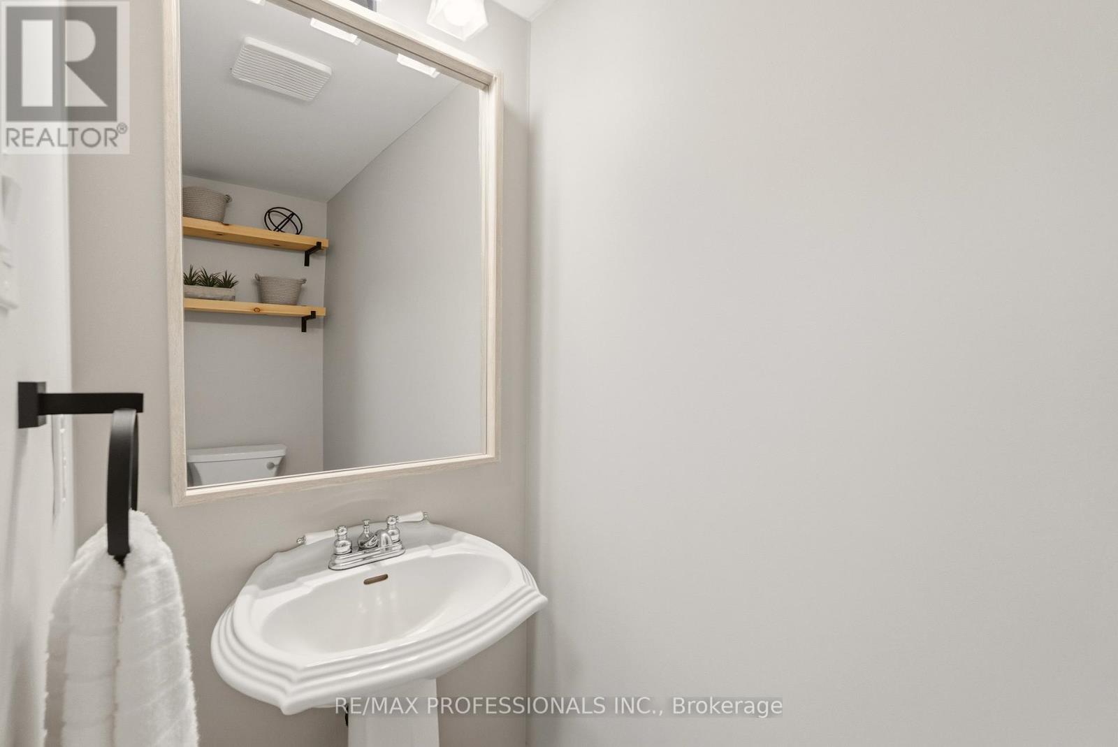 34 Harding Street, Halton Hills, Ontario L7G 6B2 - Photo 11 - W12922368