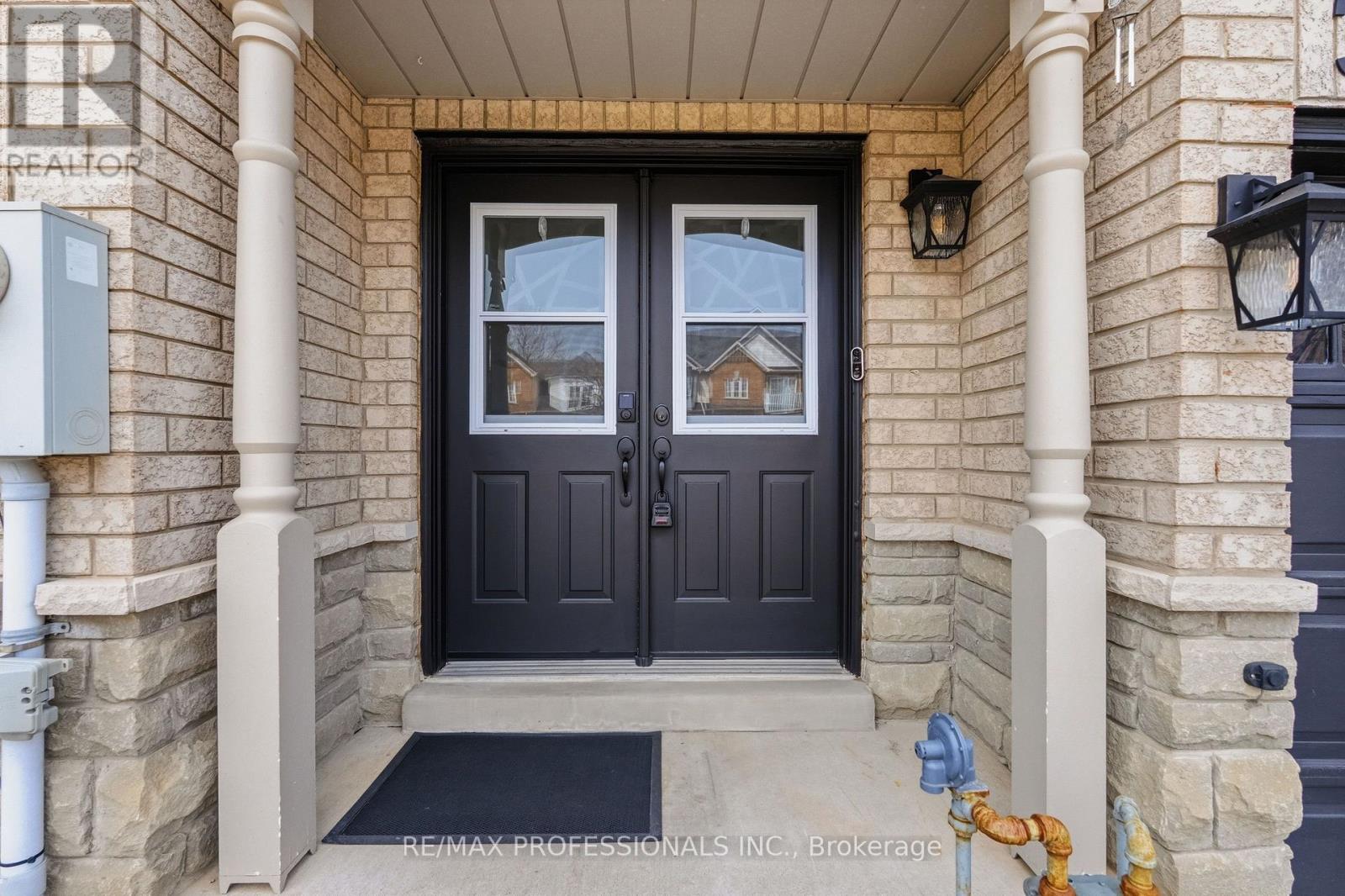 34 Harding Street, Halton Hills, Ontario L7G 6B2 - Photo 5 - W12922368