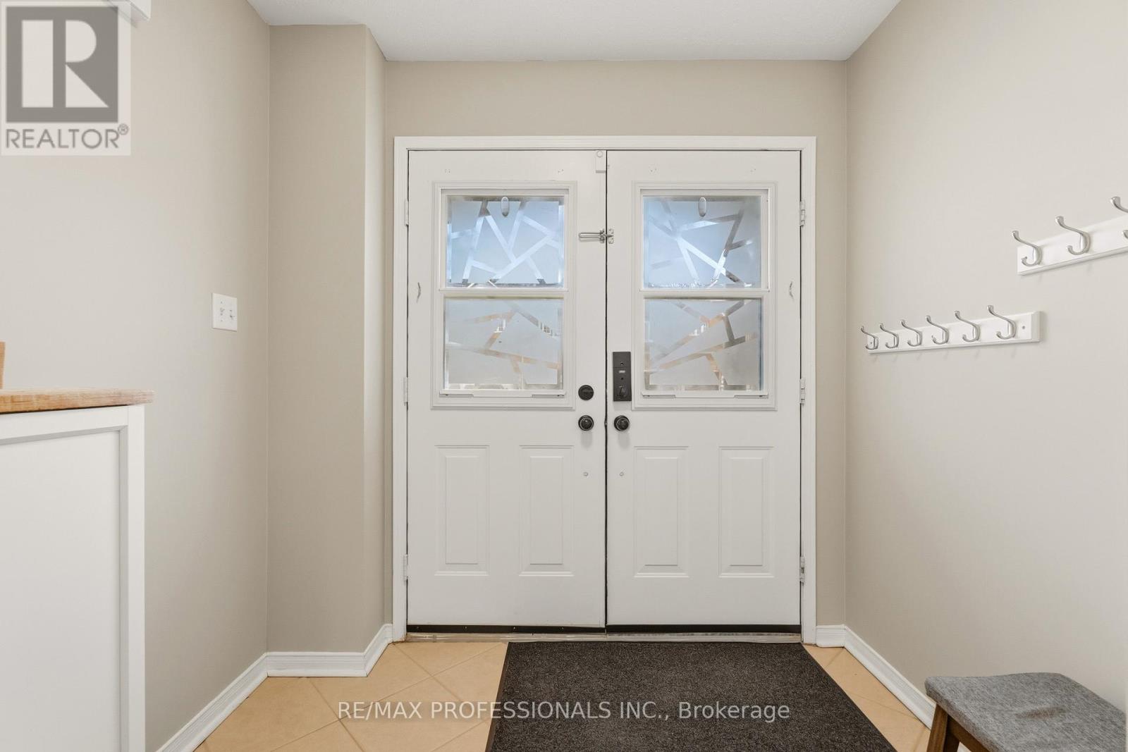 34 Harding Street, Halton Hills, Ontario L7G 6B2 - Photo 8 - W12922368