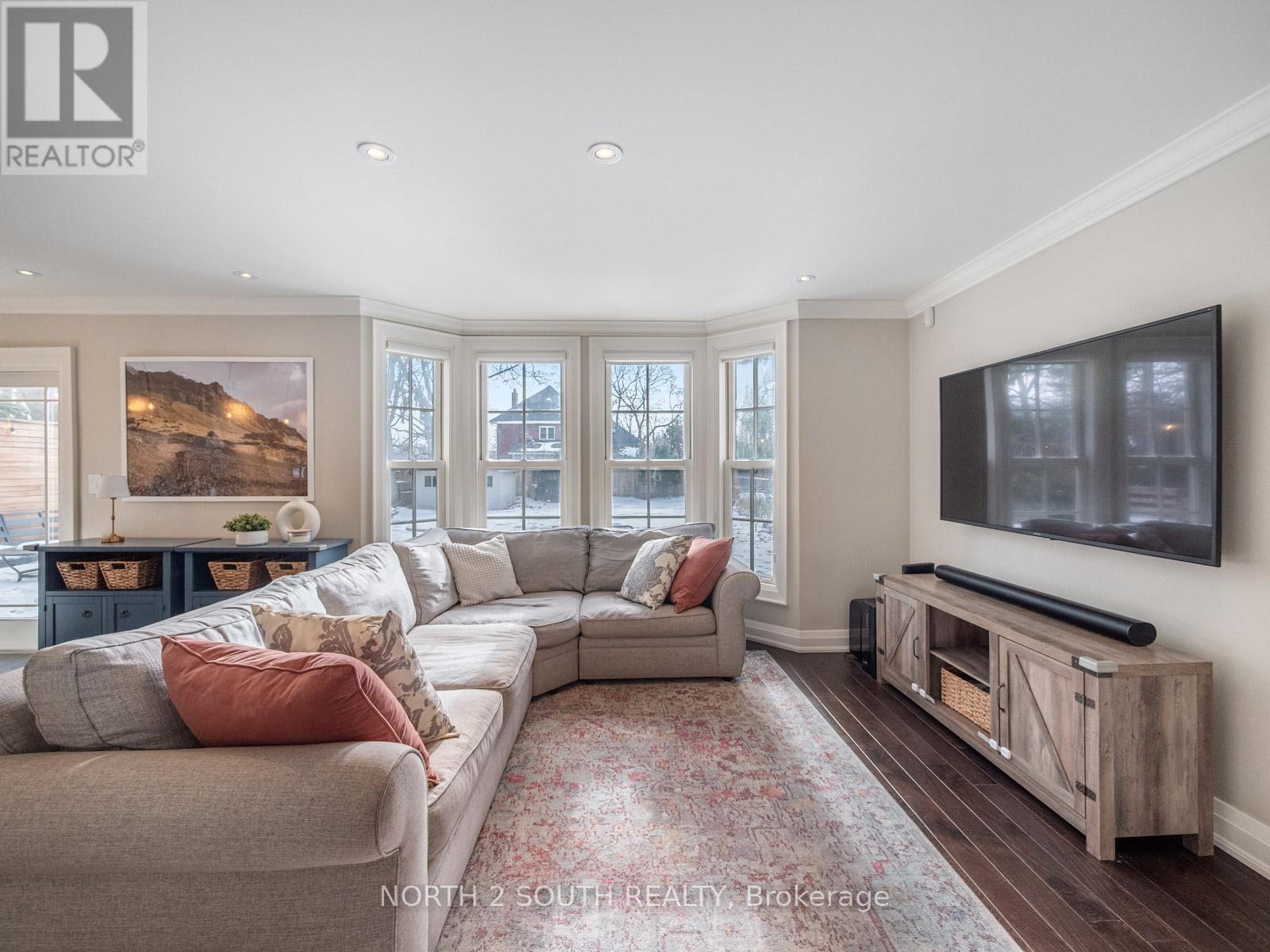 298 Douglas Avenue, Oakville, Ontario  L4J 3S4 - Photo 15 - W12922408