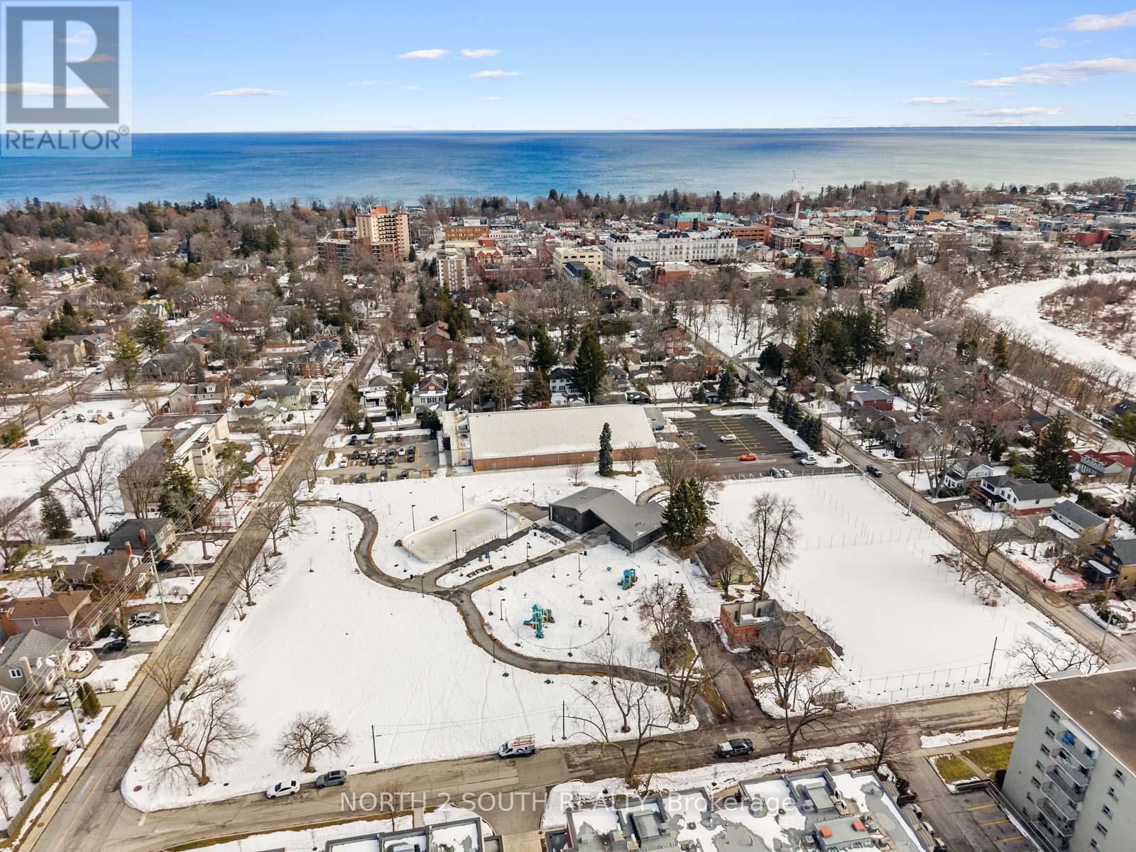 298 Douglas Avenue, Oakville, Ontario  L4J 3S4 - Photo 40 - W12922408