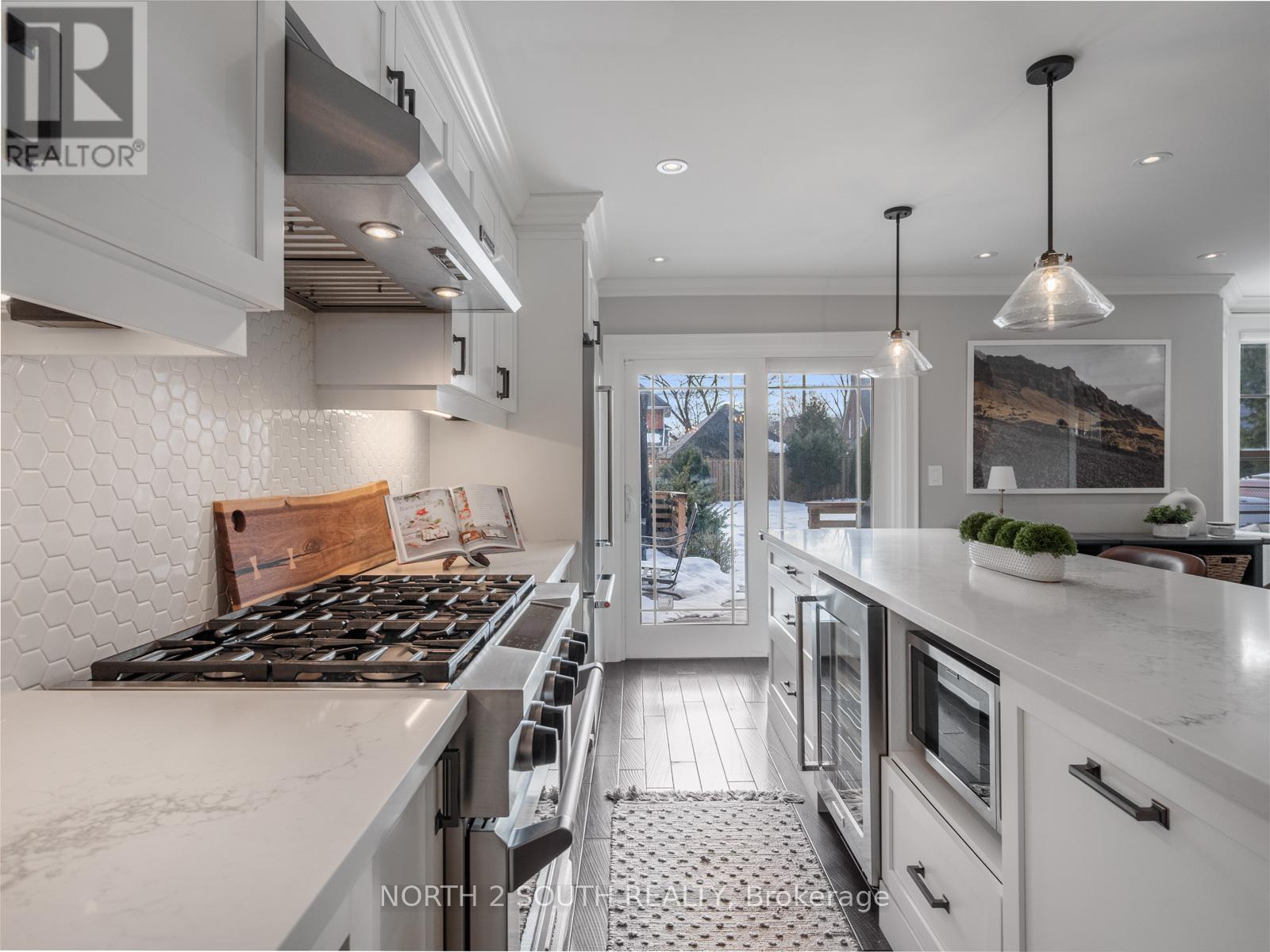 298 Douglas Avenue, Oakville, Ontario  L4J 3S4 - Photo 6 - W12922408