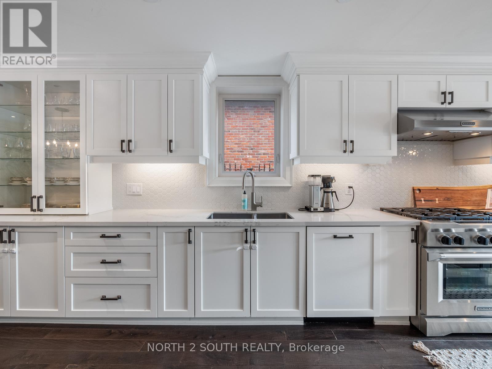 298 Douglas Avenue, Oakville, Ontario  L4J 3S4 - Photo 8 - W12922408