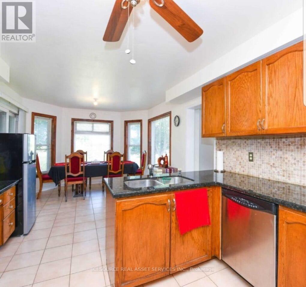 20 Plover Place, Brampton, Ontario  L6W 4C5 - Photo 12 - W12922424