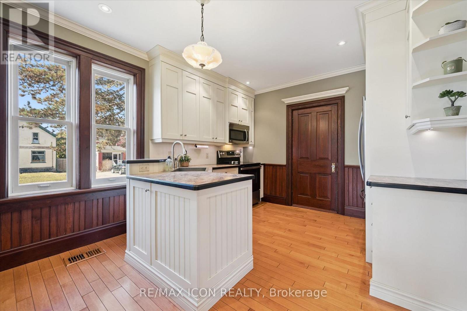 20 Linden Avenue, Kitchener, Ontario  N2G 2A4 - Photo 11 - X12922416