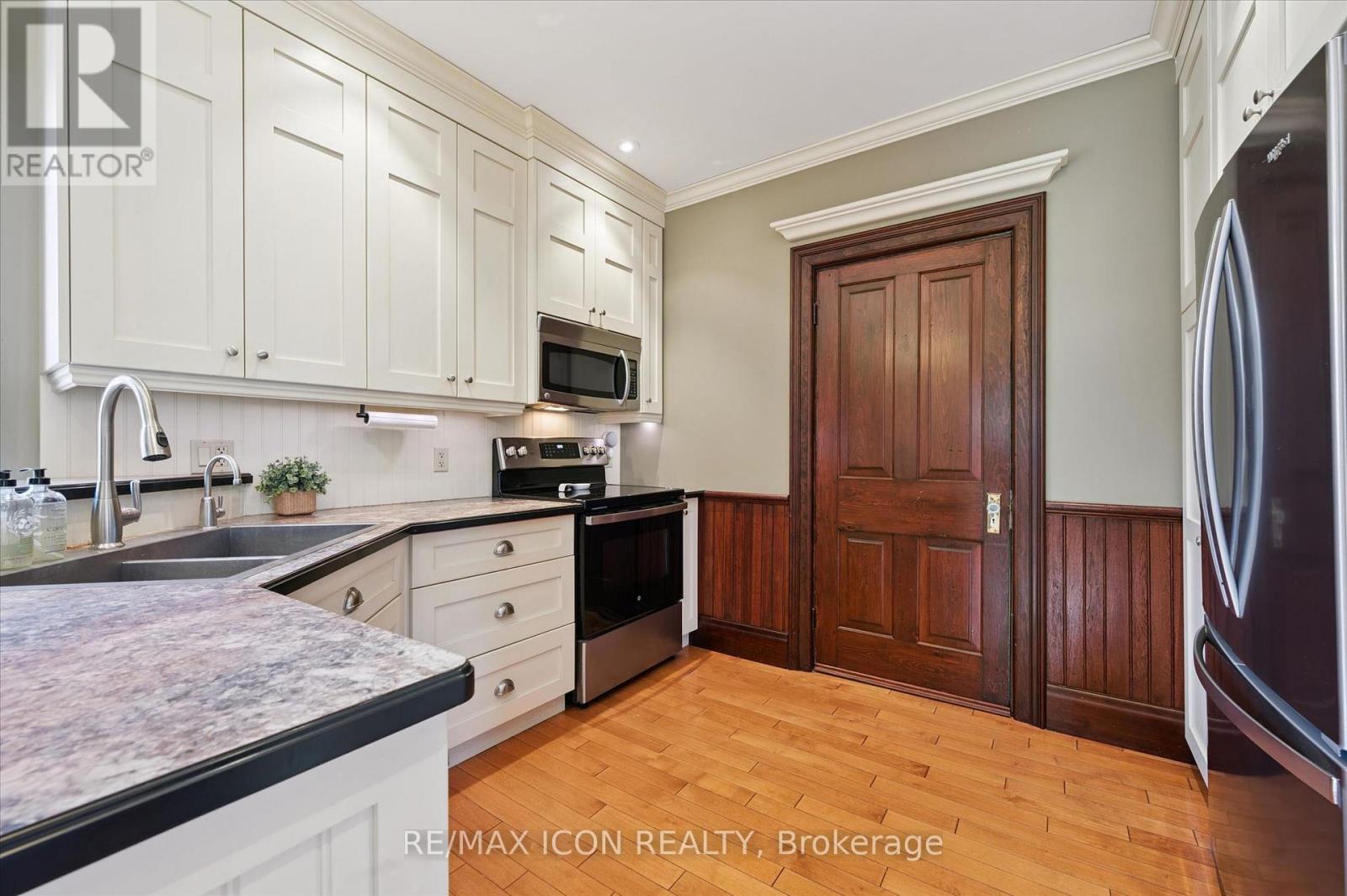 20 Linden Avenue, Kitchener, Ontario  N2G 2A4 - Photo 12 - X12922416