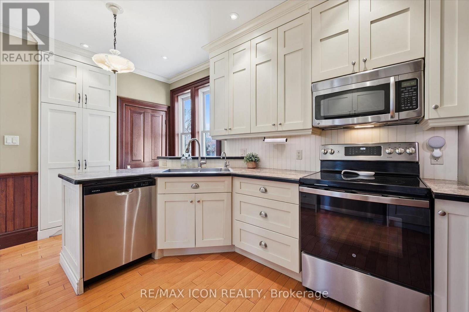 20 Linden Avenue, Kitchener, Ontario  N2G 2A4 - Photo 13 - X12922416