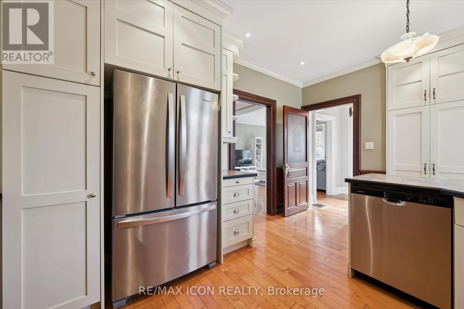 20 Linden Avenue, Kitchener, Ontario  N2G 2A4 - Photo 14 - X12922416