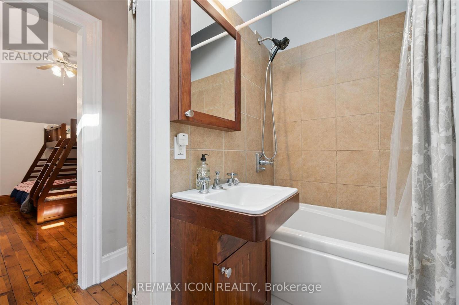 20 Linden Avenue, Kitchener, Ontario  N2G 2A4 - Photo 26 - X12922416