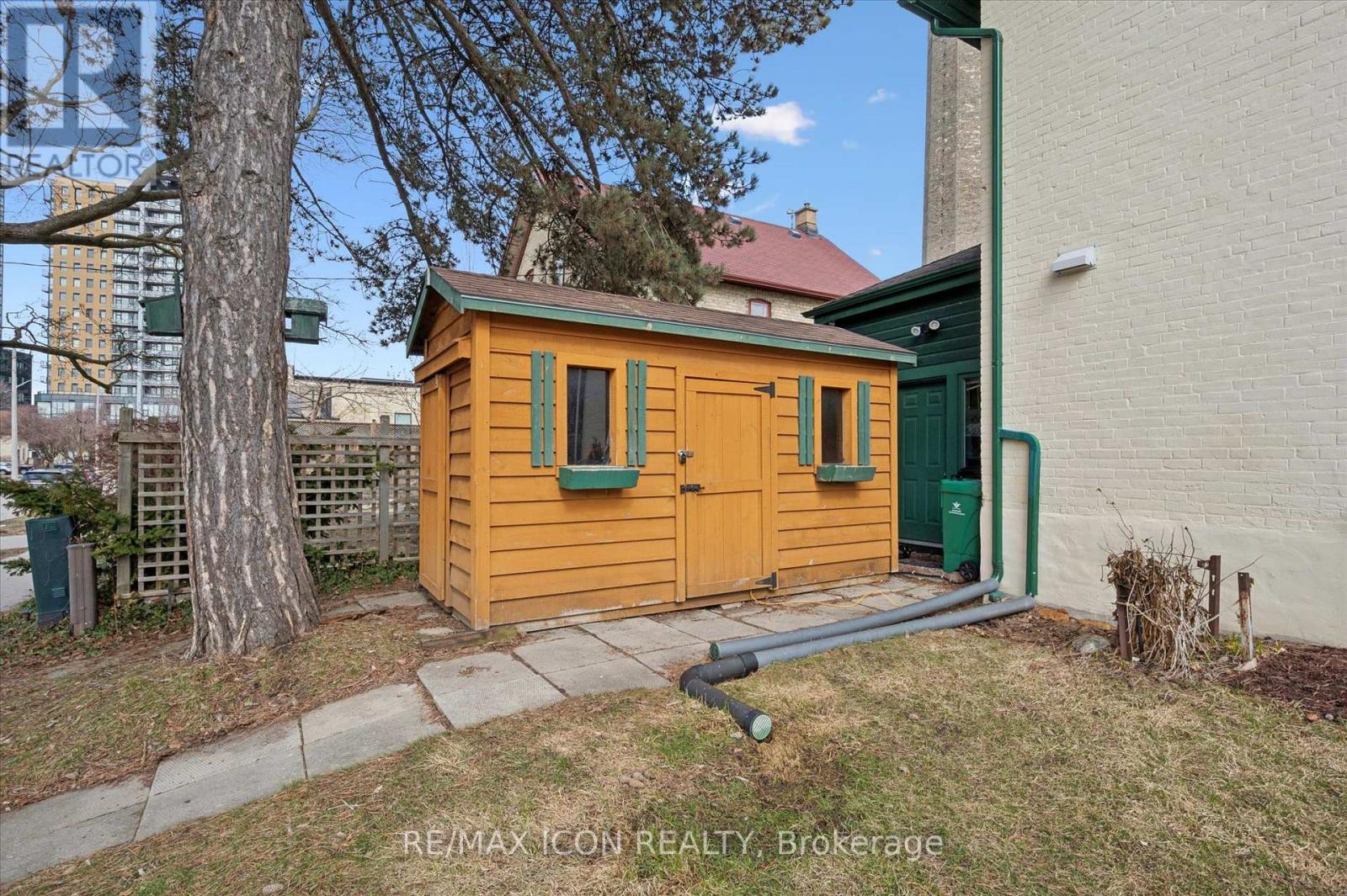 20 Linden Avenue, Kitchener, Ontario  N2G 2A4 - Photo 30 - X12922416