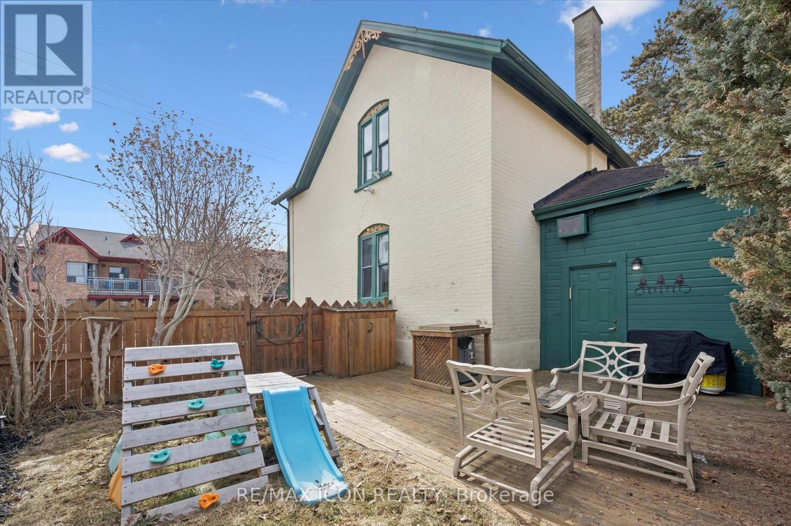 20 Linden Avenue, Kitchener, Ontario  N2G 2A4 - Photo 35 - X12922416