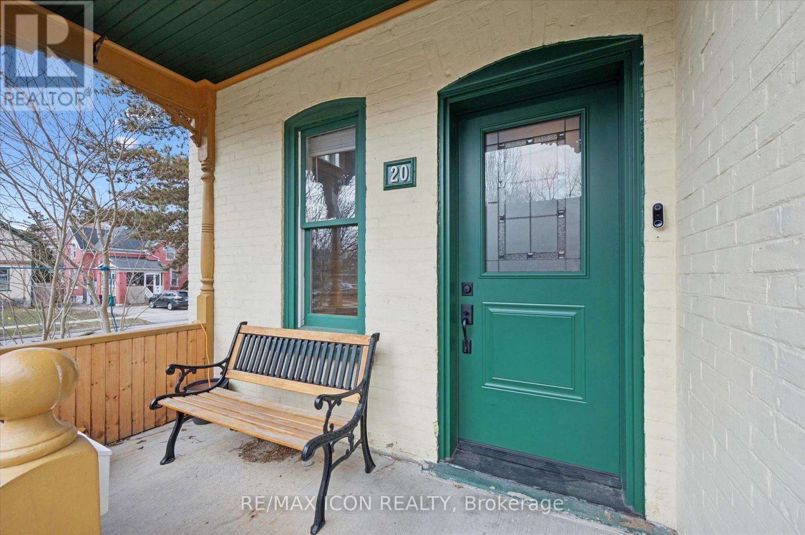 20 Linden Avenue, Kitchener, Ontario  N2G 2A4 - Photo 4 - X12922416