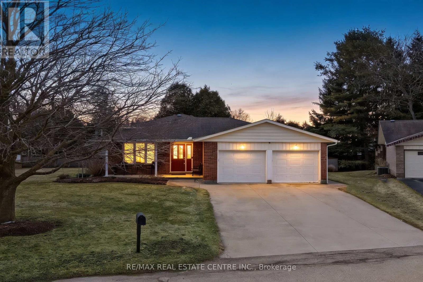 9 CLOVERDALE CRESCENT, Wilmot, Ontario