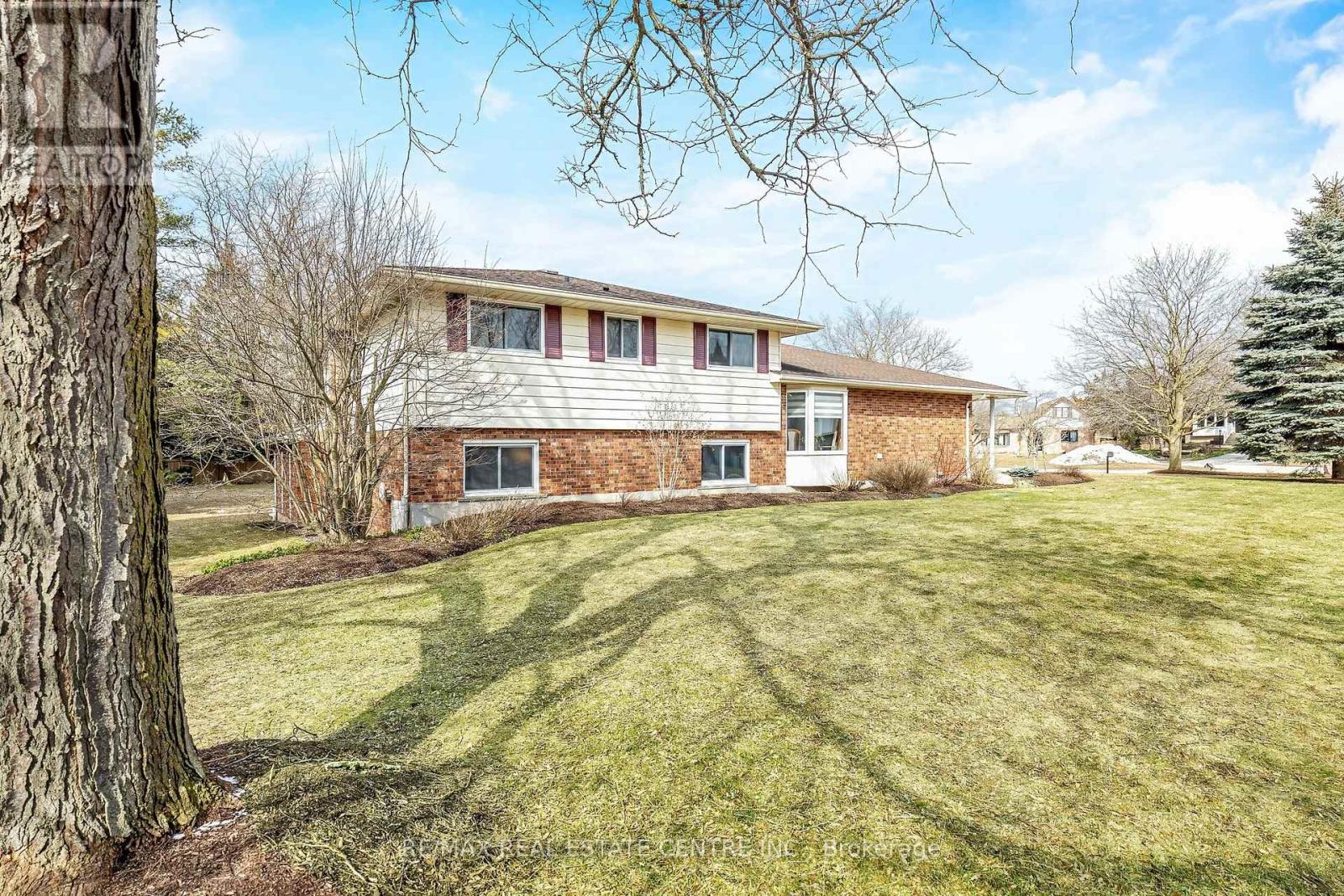 9 Cloverdale Crescent, Wilmot, Ontario  N0B 2H0 - Photo 3 - X12922432